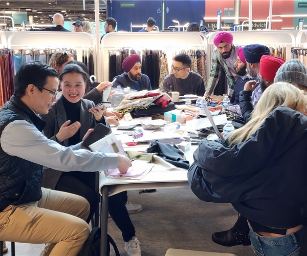 尊龙集团丝绸亮相PV展