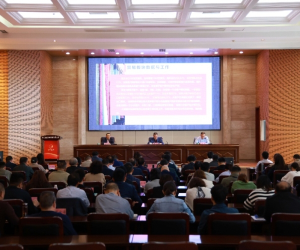 稳扎稳打，，，，，持续开拓奋进；；；；；； 思绪立异，，，，，力争优质生长