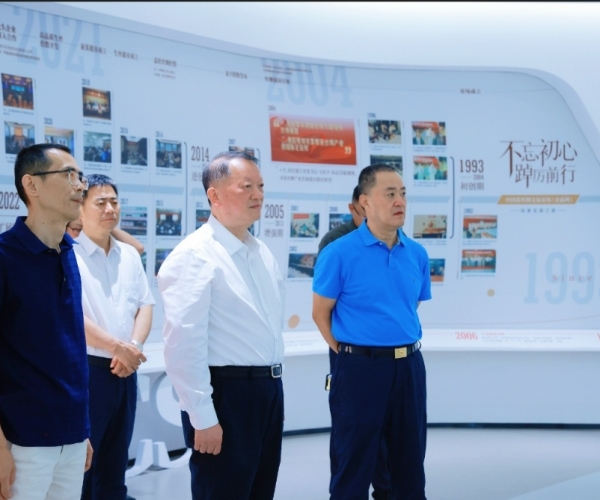 ?陈利众主席带队调研尊龙集团丝绸，，，，，赋能丝绸经典工业?